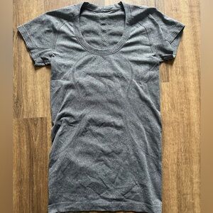 Lululemon swiftly tee size 4